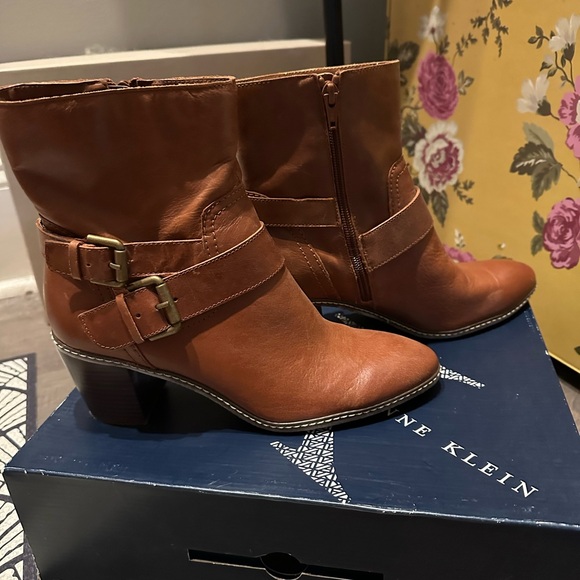 Anne Klein EUC Cognac Leather Ankle Boots - Picture 3 of 10